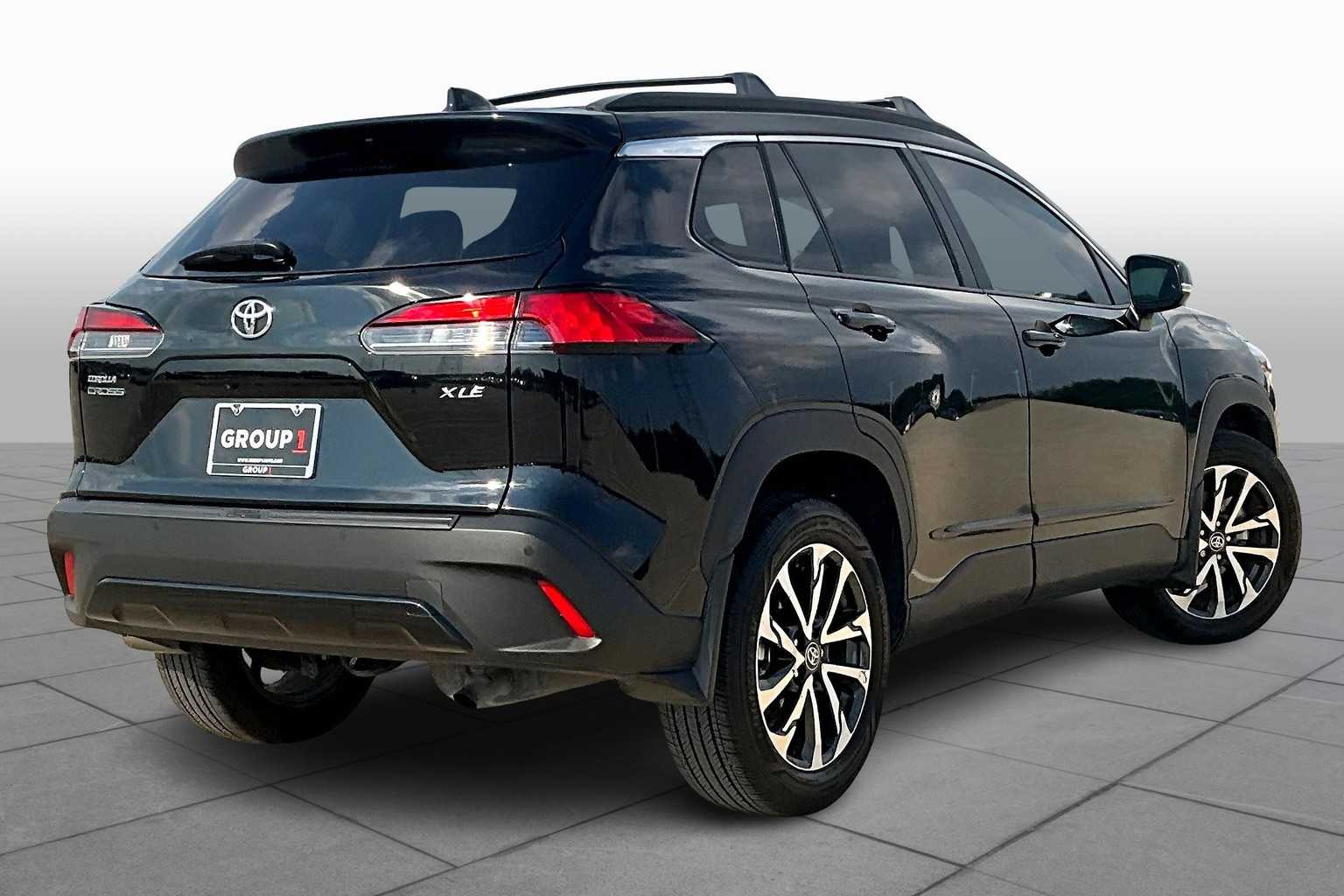 2024 Toyota Corolla Cross XLE photo 12