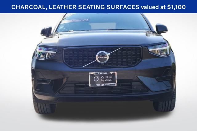 2024 Volvo XC40 Core AWD photo 2