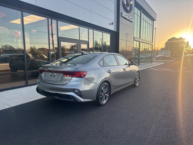 2022 Kia Forte LXS photo 2