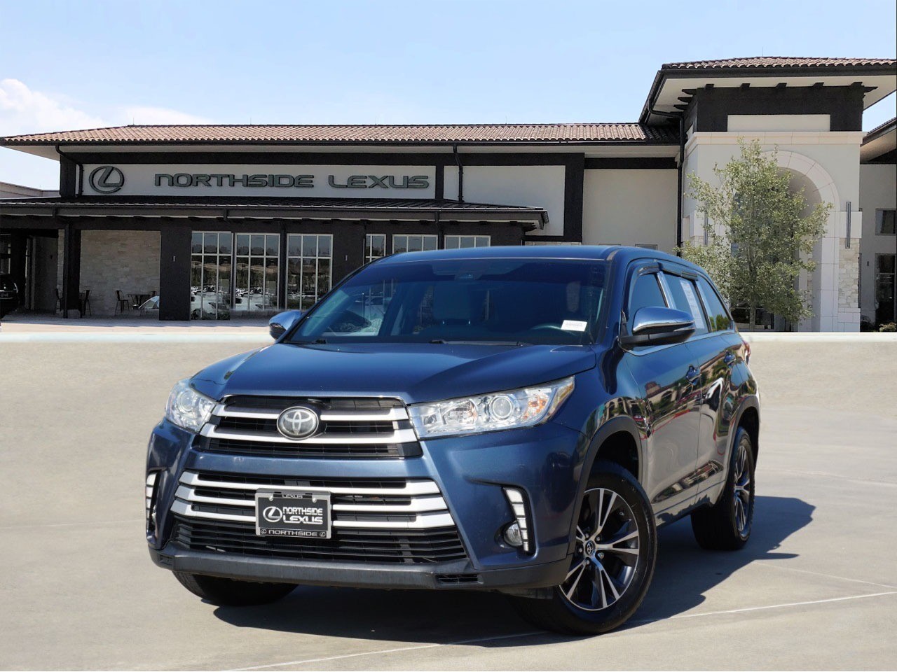 2017 Toyota Highlander LE's photo