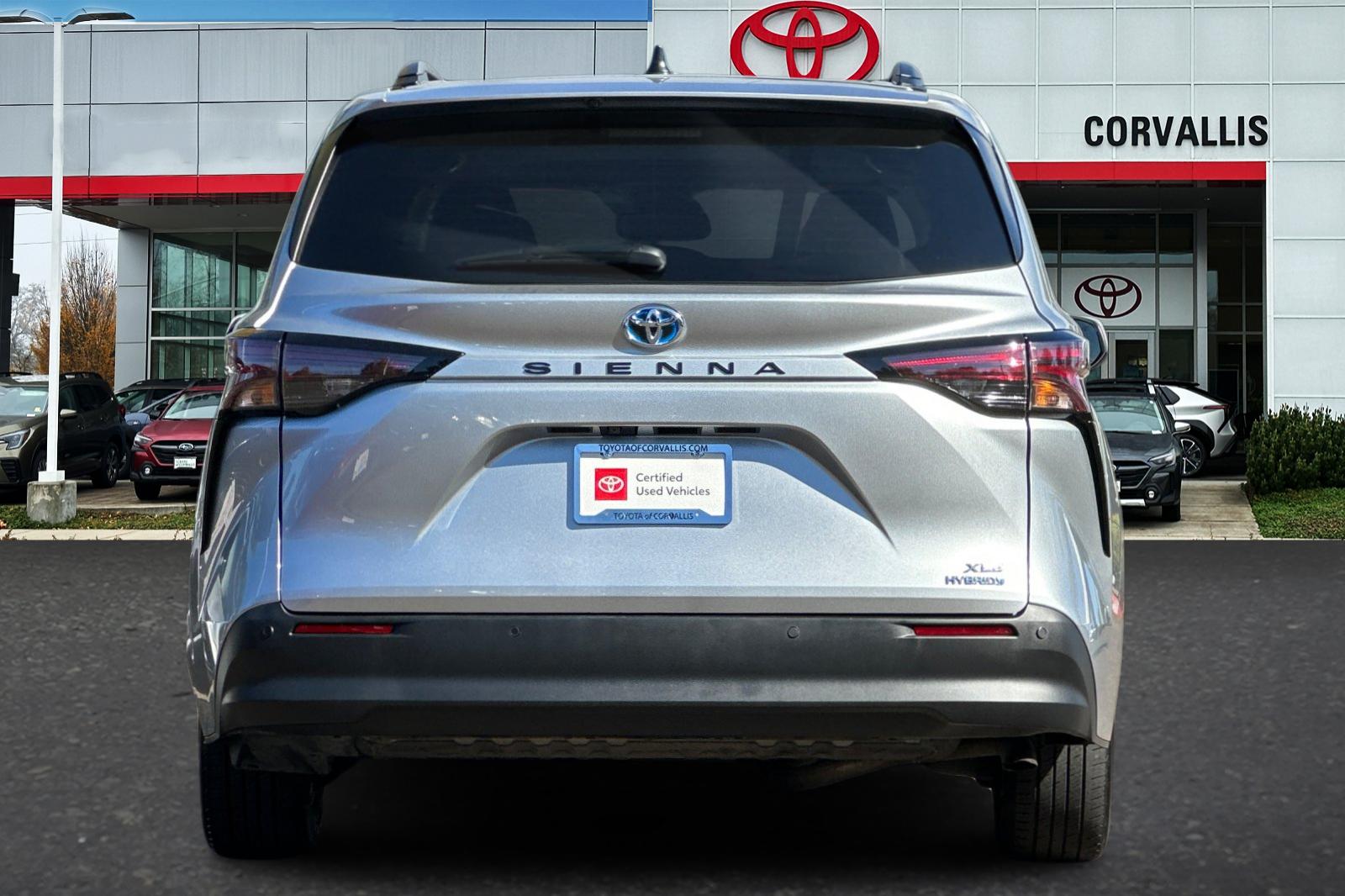 2024 Toyota Sienna XLE photo 4