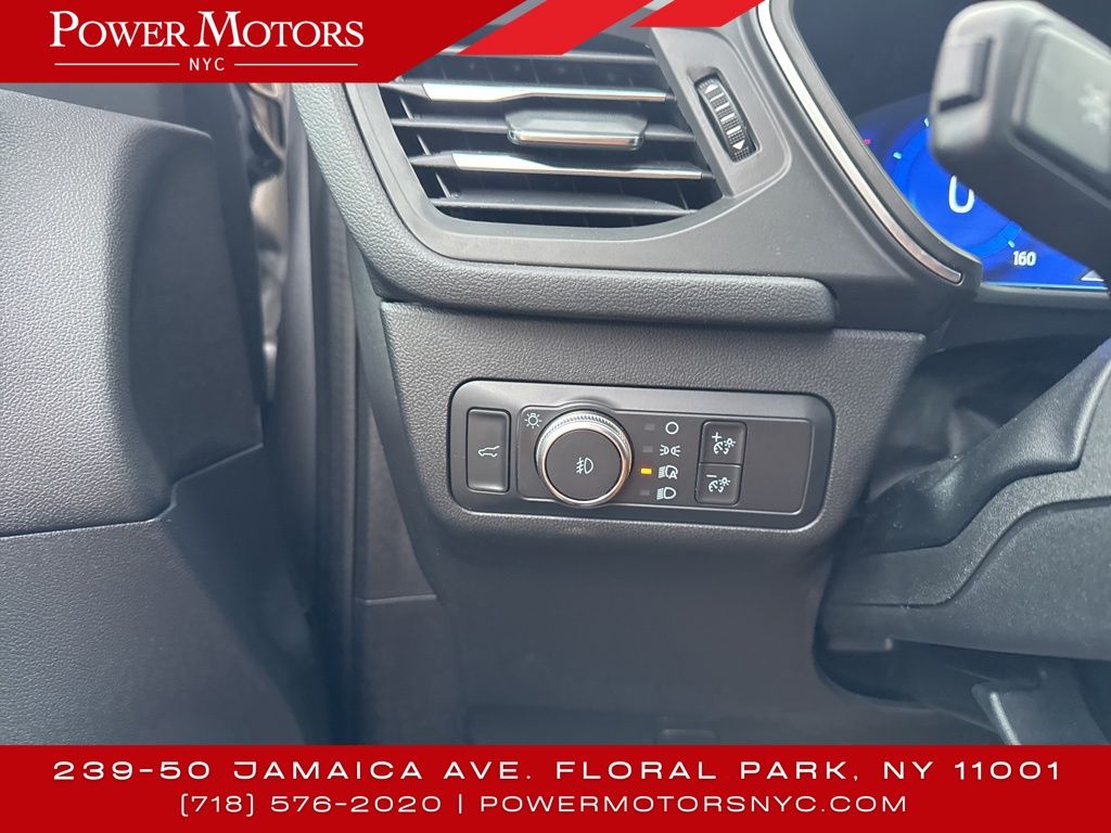 2021 Ford Escape Titanium photo 31