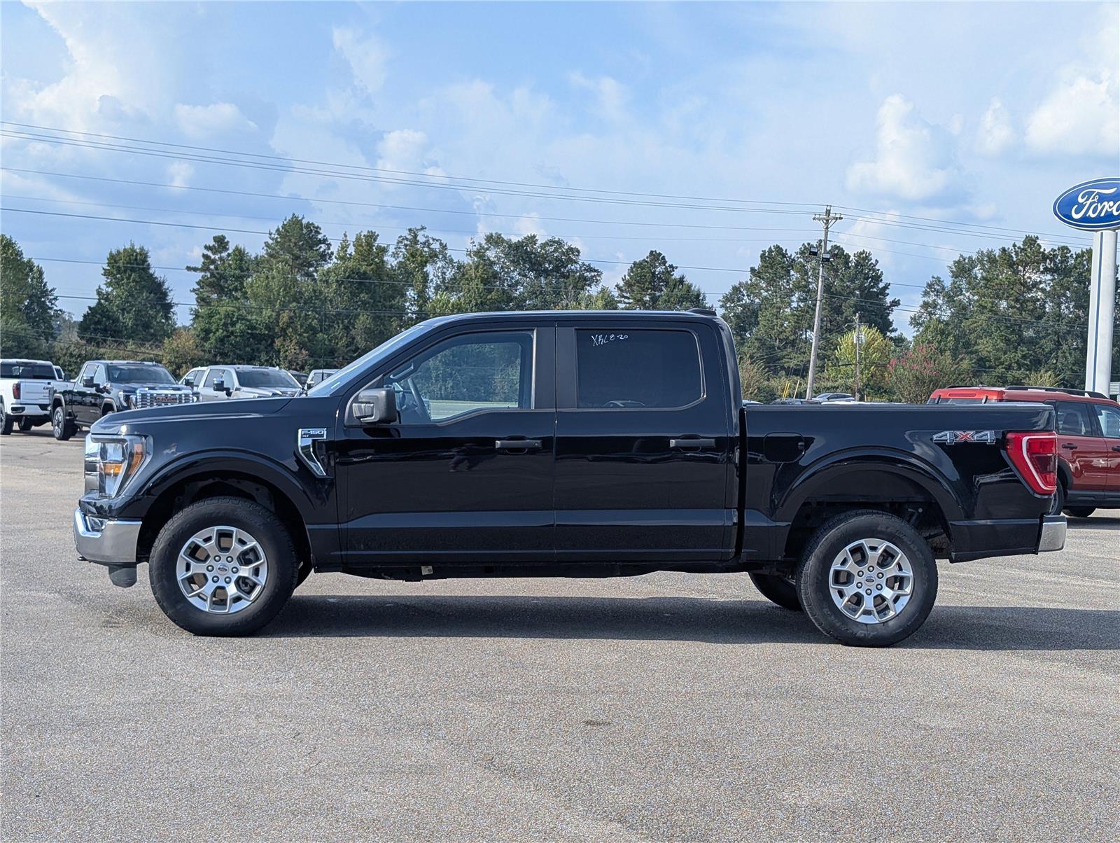 2023 Ford F-150 XLT photo 2