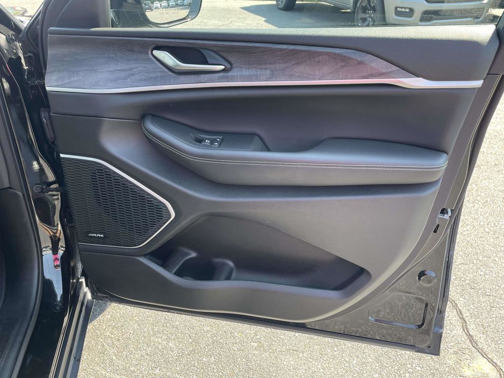 2023 Jeep Cherokee Base photo 15