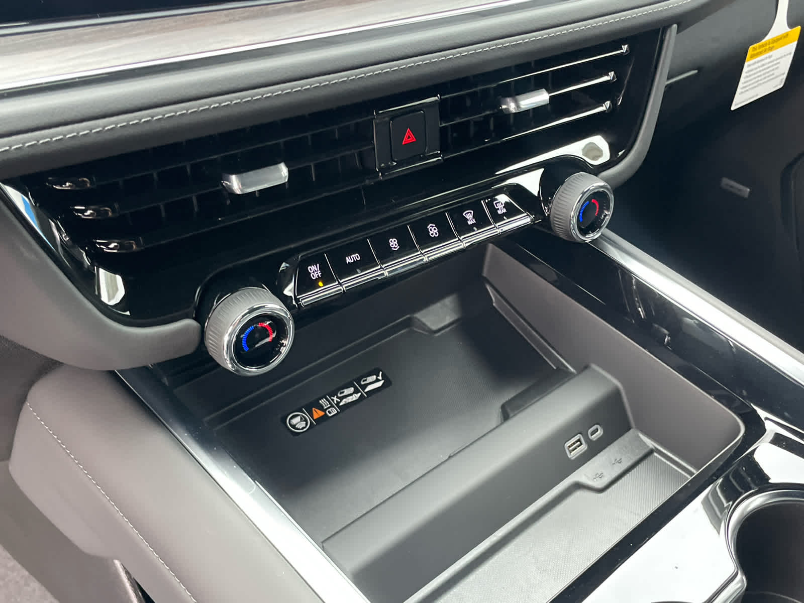 2026 Chevrolet Suburban Z71 photo 32
