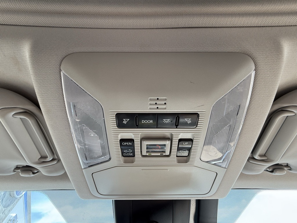 2020 Toyota RAV4 Hybrid XLE photo 26