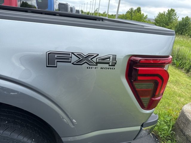 2025 Ford F-150 Lariat photo 9