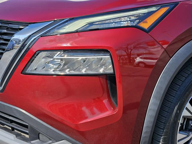 2022 Nissan Rogue SV photo 5