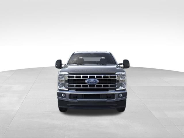 2026 Ford F-350 XLT photo 6