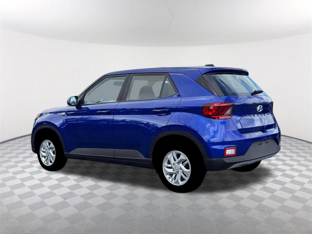 2026 Hyundai Venue SE photo 3