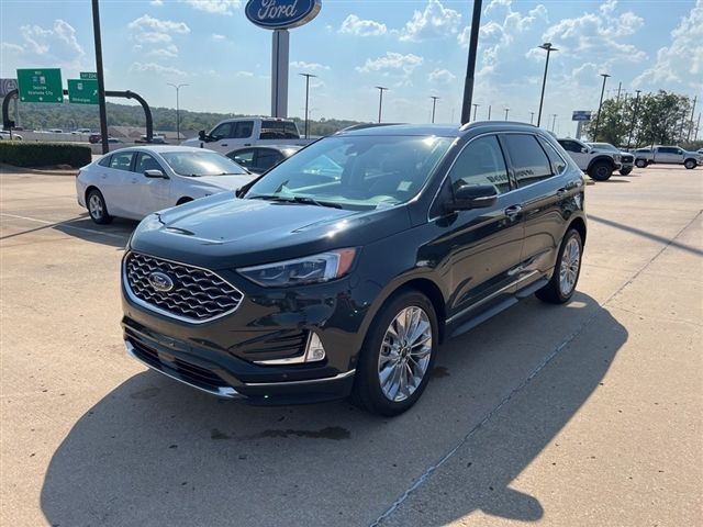 2022 Ford Edge Titanium photo 3