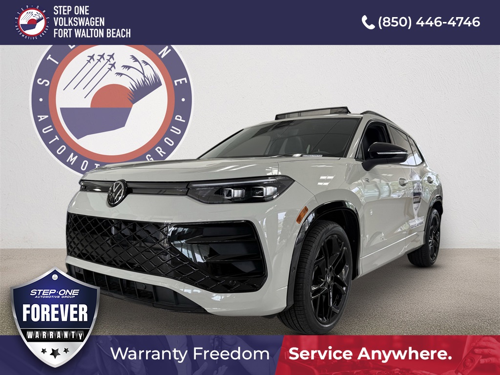 2026 Volkswagen Tiguan SE R-Line Black's photo