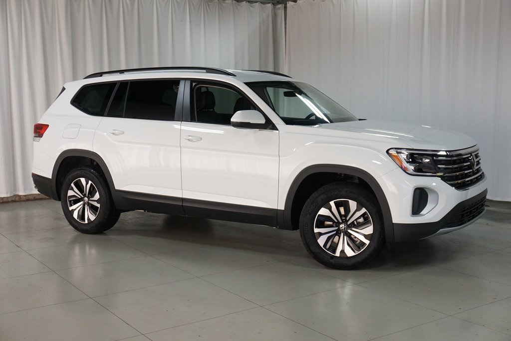 2025 Volkswagen Atlas SE photo 3