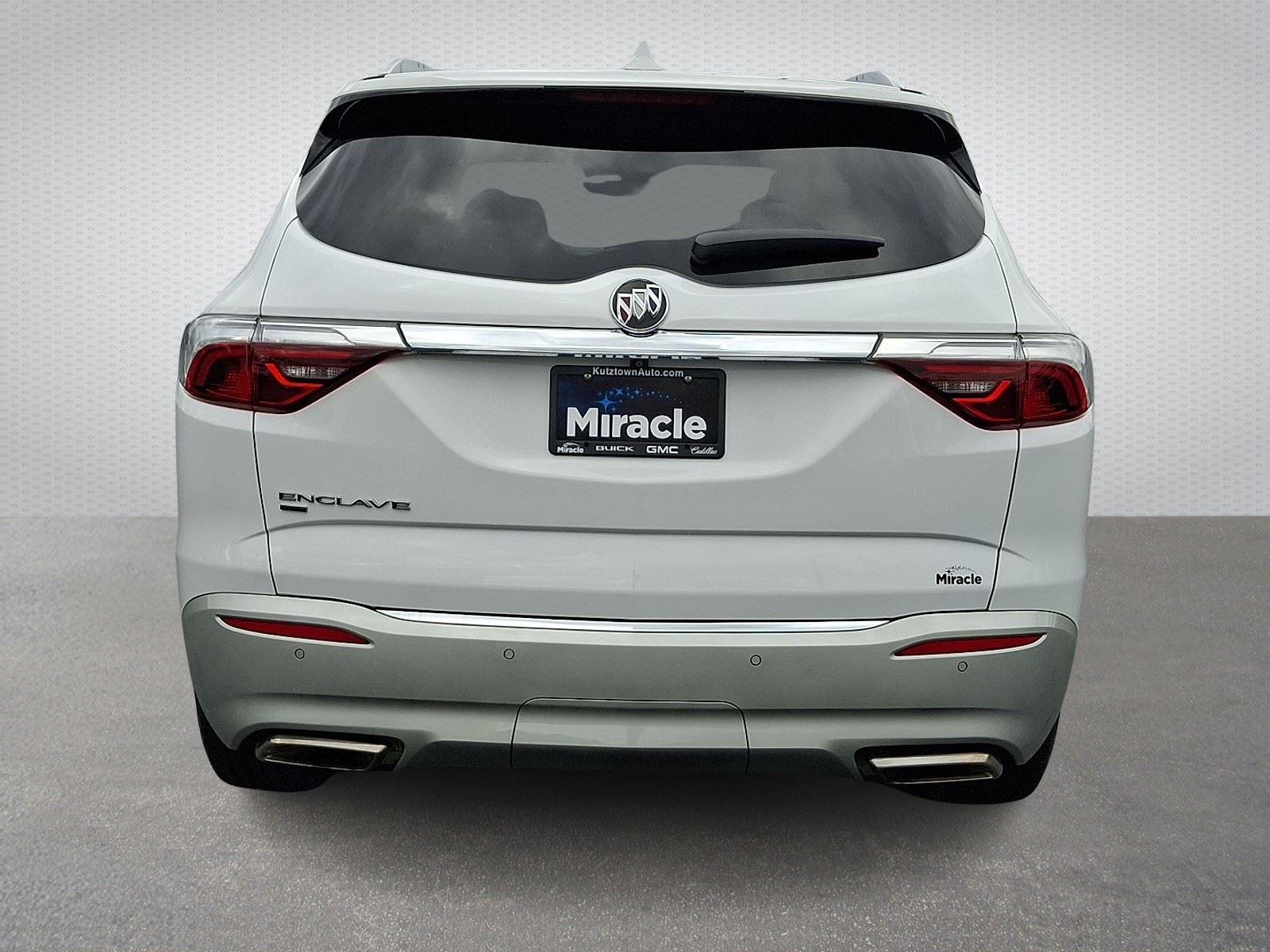 2023 Buick Enclave Essence photo 3