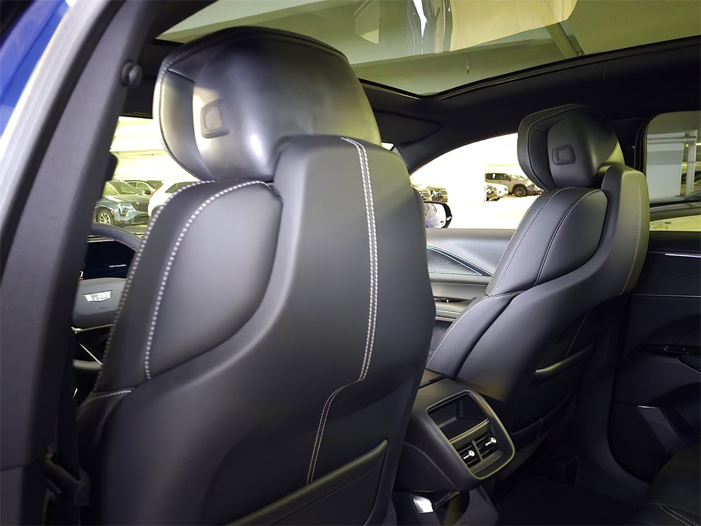 2025 Cadillac Lyriq Luxury photo 11