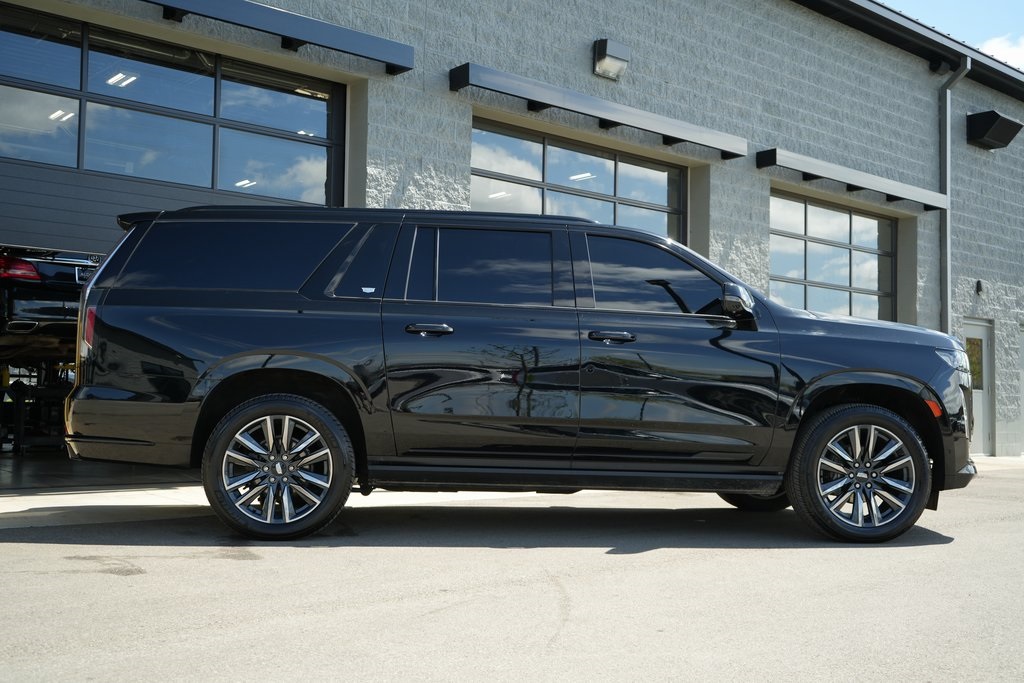 2021 Cadillac Escalade ESV Sport photo 2