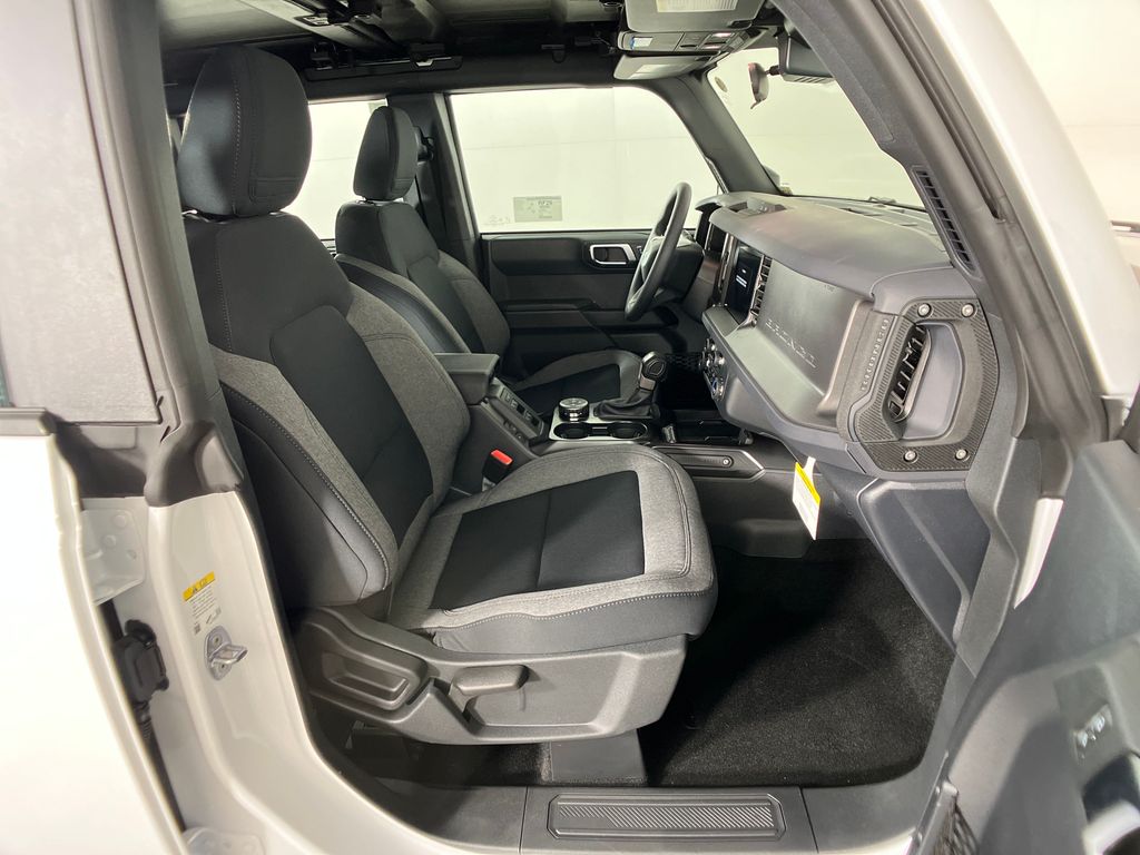 2025 Ford Bronco Base photo 21