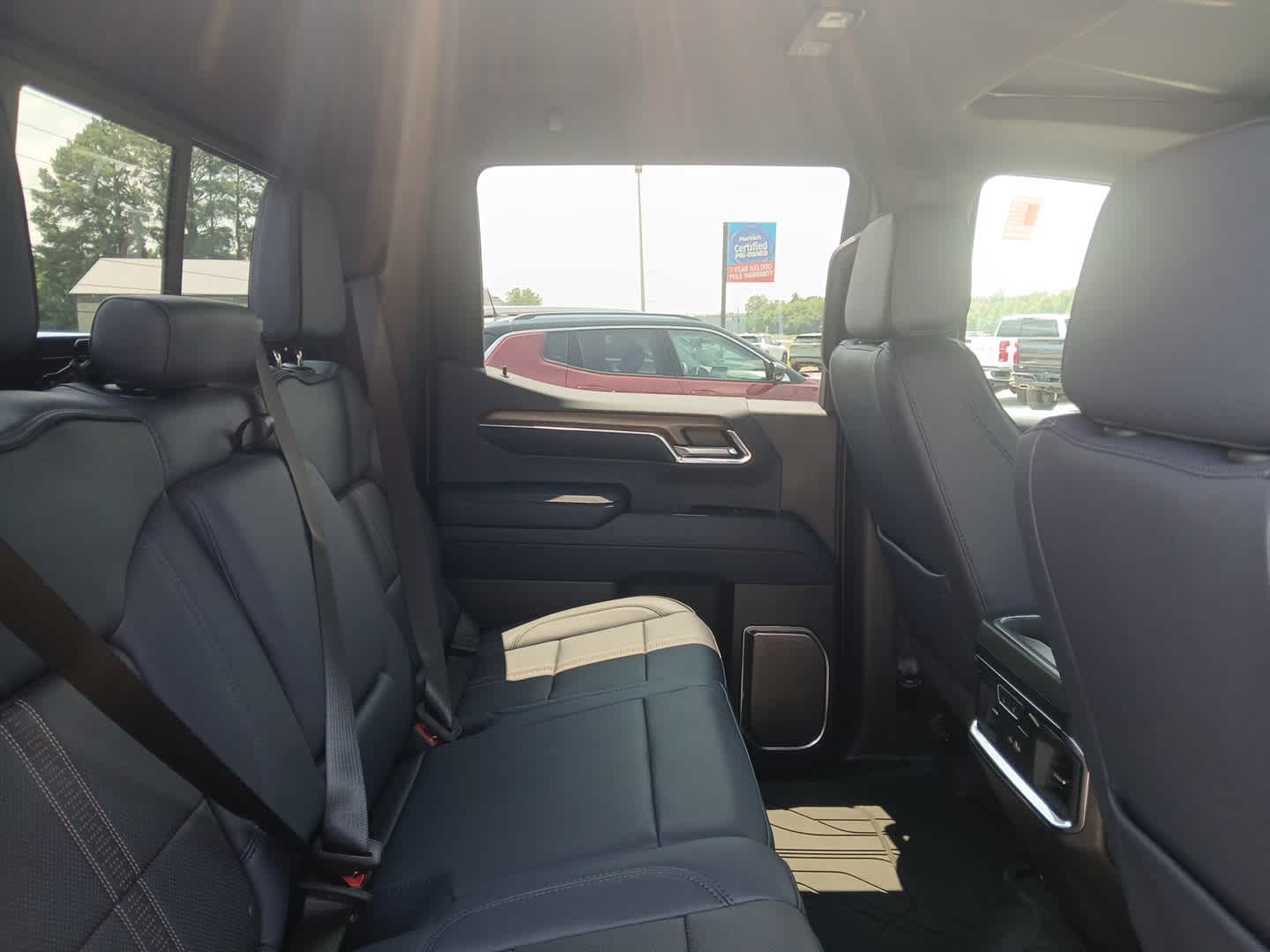 2024 Chevrolet Silverado 1500 High Country photo 17