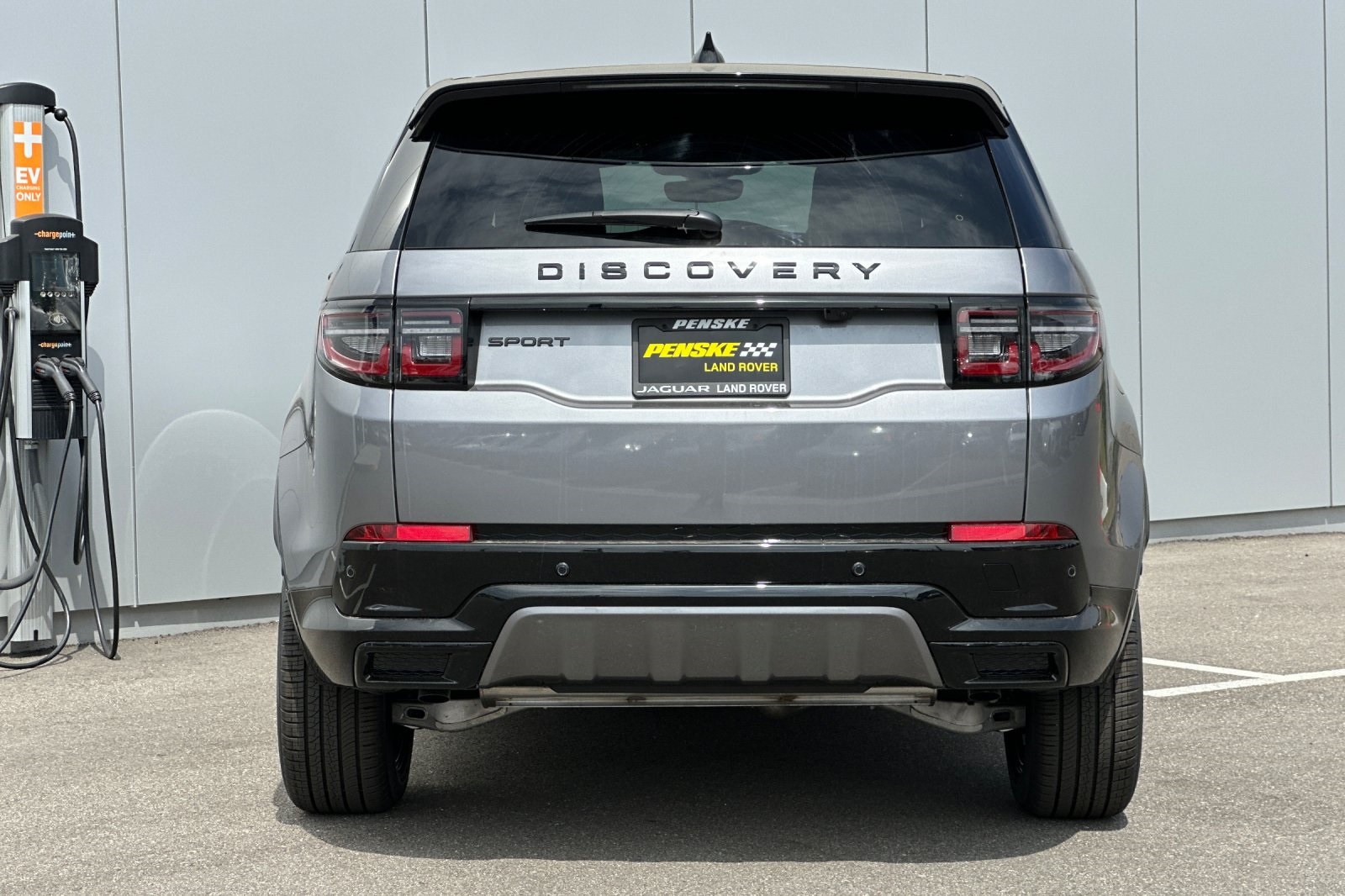 2025 Land Rover Discovery Sport SE photo 3