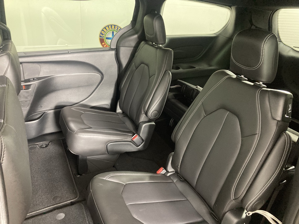 2025 Chrysler Pacifica photo 8