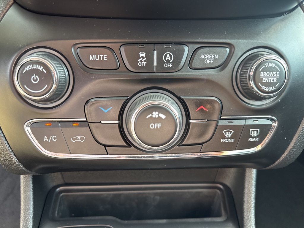2019 Jeep Cherokee Latitude photo 35