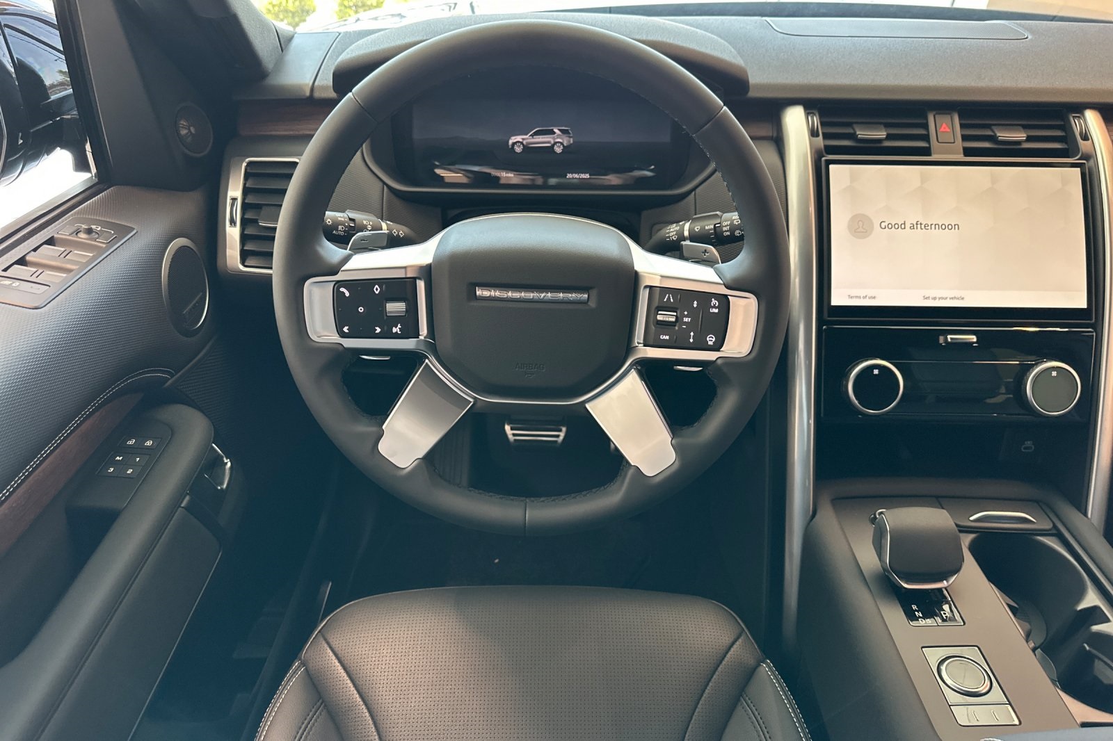 2025 Land Rover Discovery SE photo 16