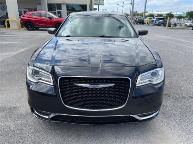 2019 Chrysler 300 Touring L photo 2