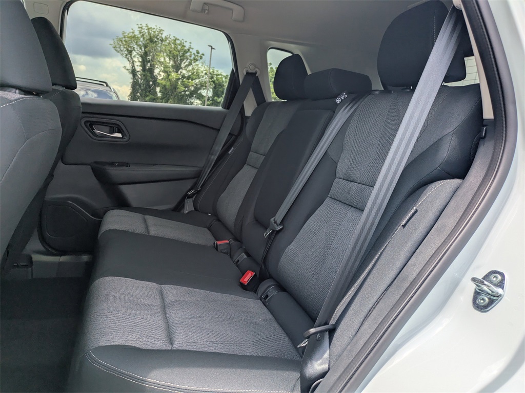 2025 Nissan Rogue SV photo 12