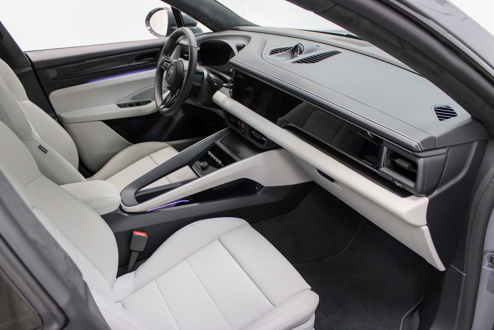 2025 Porsche Macan Electric Turbo photo 39