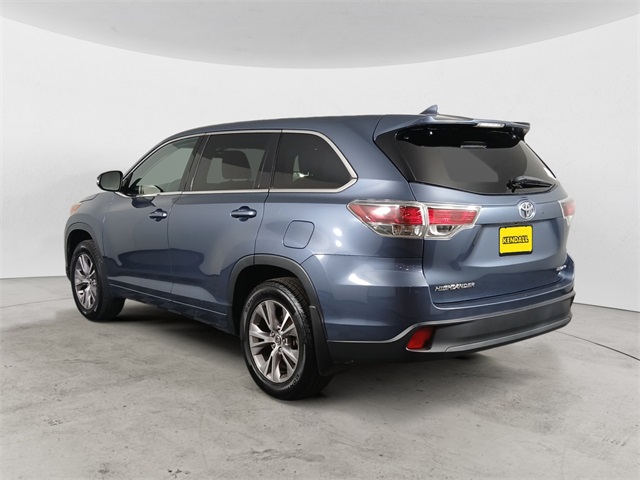 2016 Toyota Highlander LE Plus photo 3