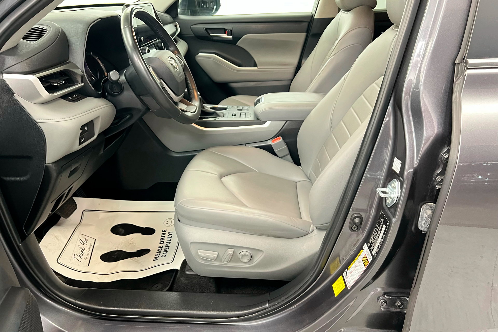 2024 Toyota Highlander XLE photo 17