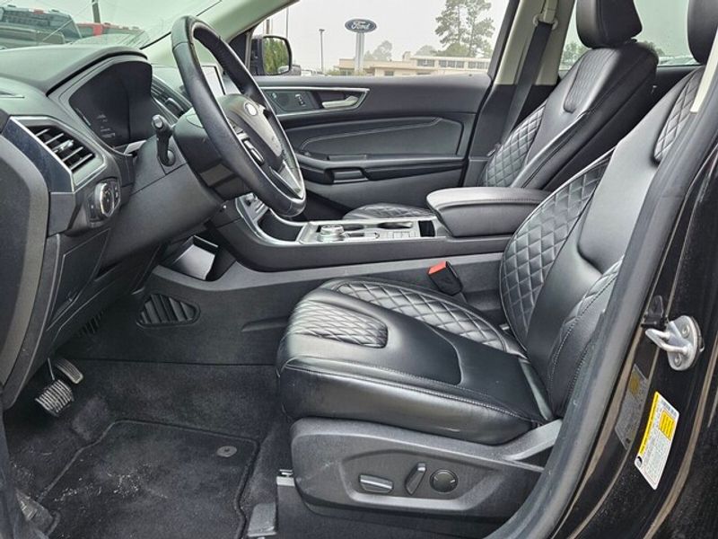 2023 Ford Edge Titanium photo 4