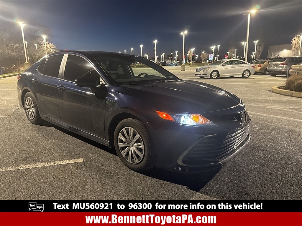 2021 Toyota Camry LE's photo