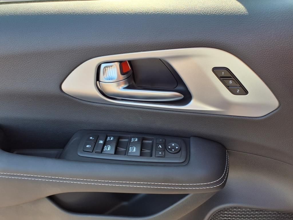2026 Chrysler Pacifica Limited photo 15