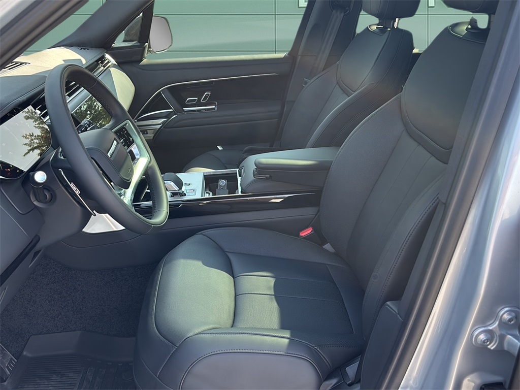2025 Land Rover Range Rover SE photo 7