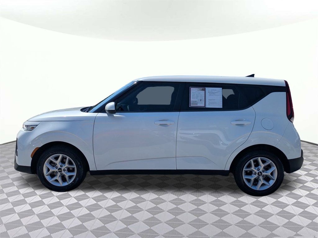 2022 Kia Soul LX S X-Line photo 3