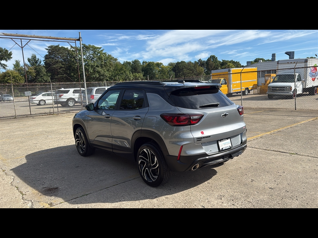 2023 Chevrolet Trailblazer LT photo 3