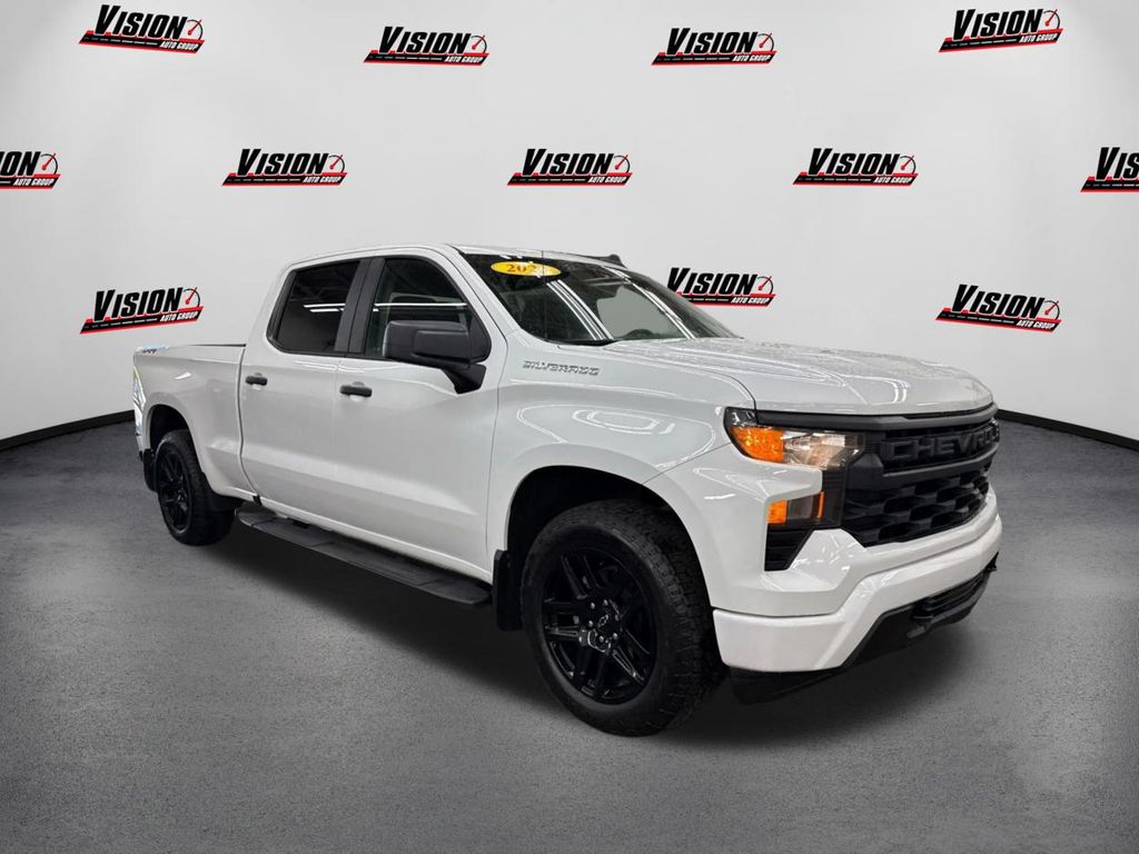 2023 Chevrolet Silverado 1500 Custom photo 3