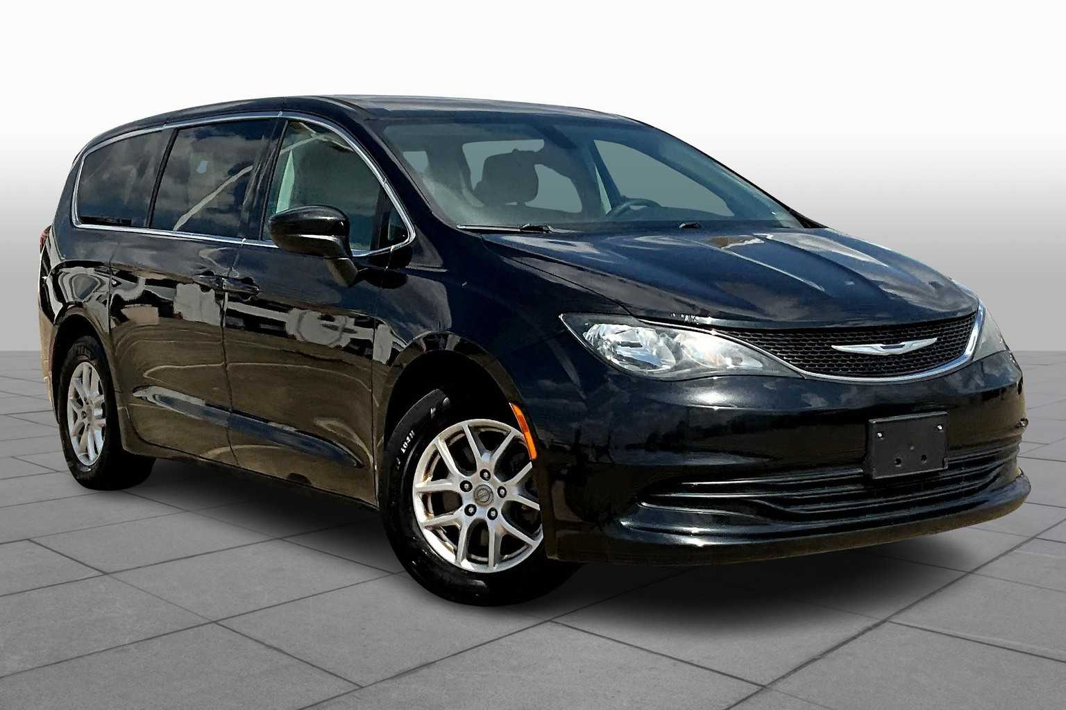Used 2017 Chrysler Pacifica Touring with VIN 2C4RC1DG1HR587676 for sale in Richmond, TX