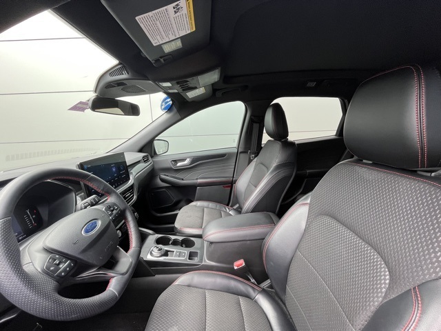 2023 Ford Escape ST-Line photo 2