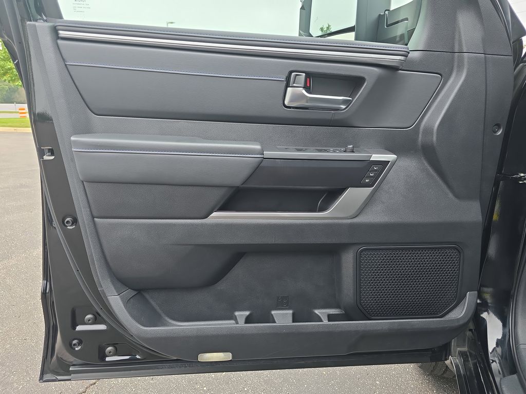 2023 Toyota Tundra Platinum CrewMax photo 25
