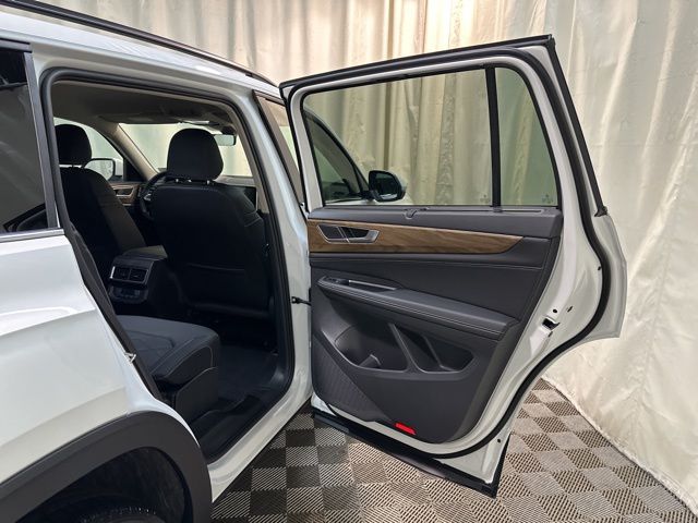 2026 Volkswagen Atlas SE Technology photo 31