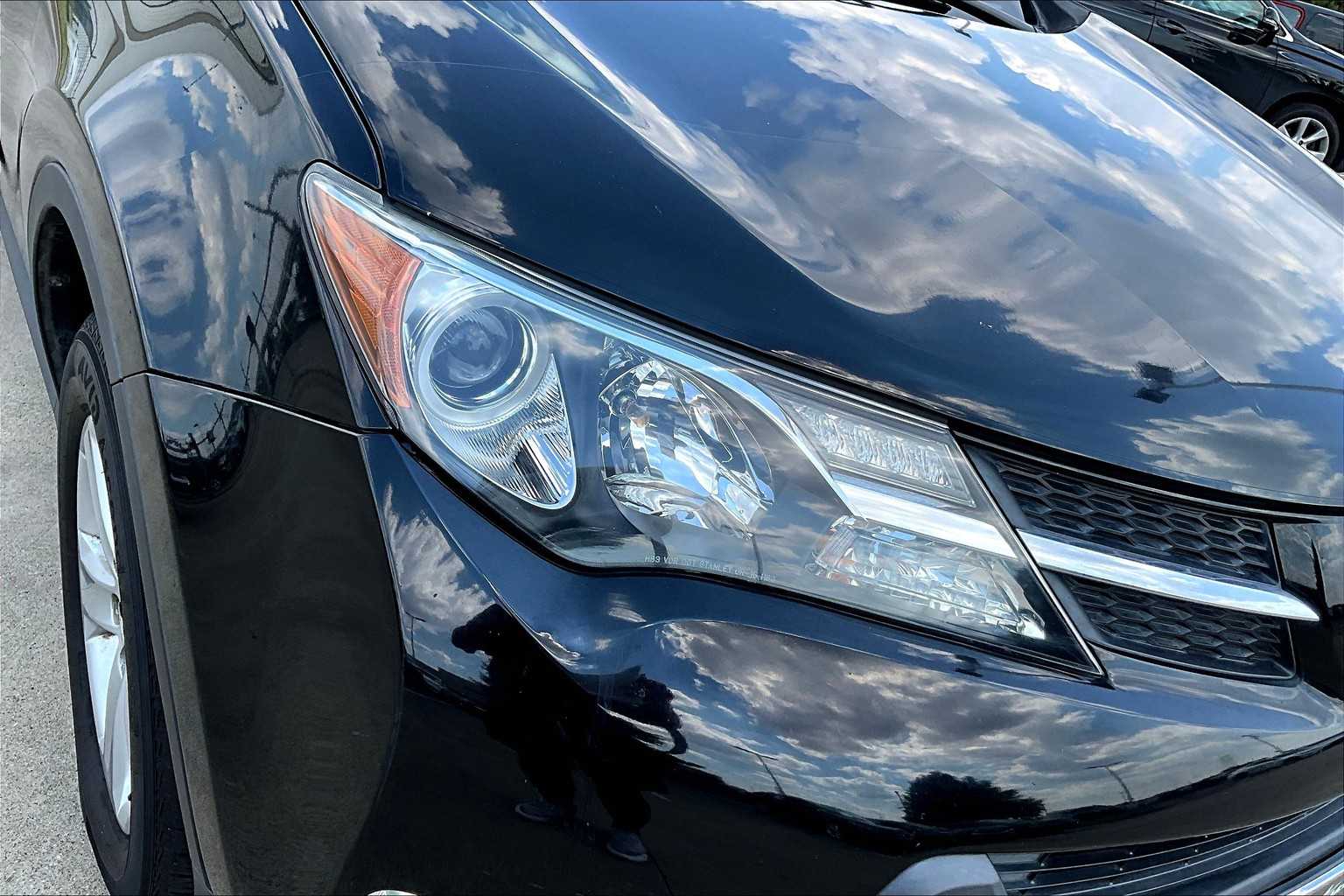 2014 Toyota RAV4 XLE photo 25
