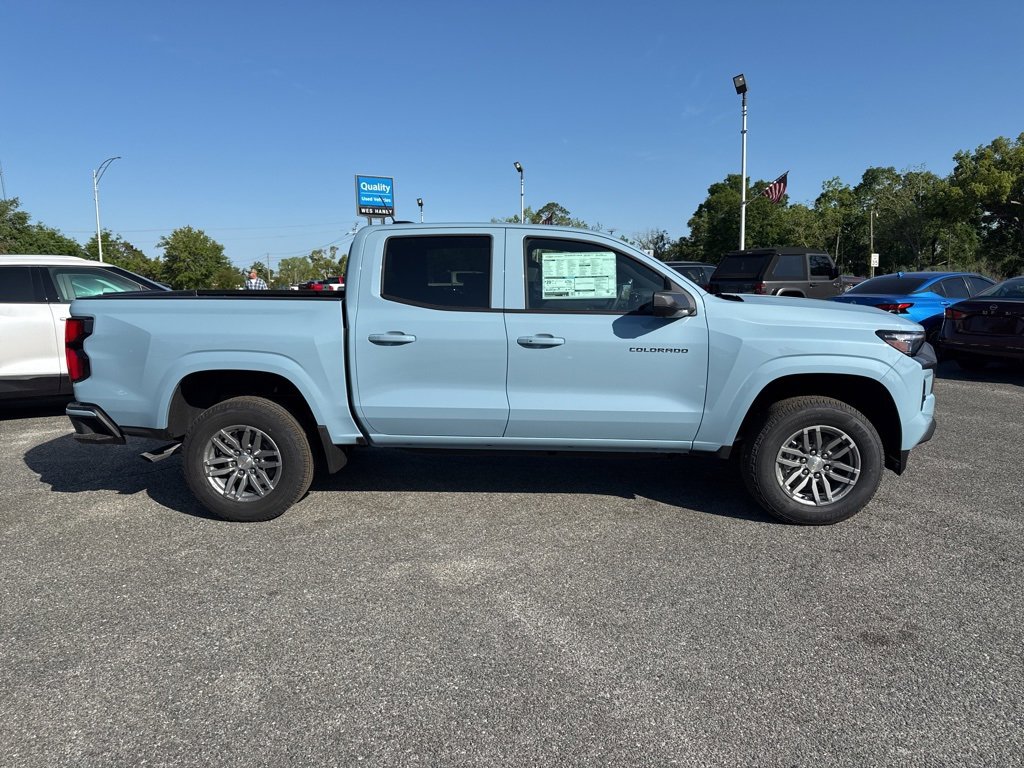 2025 Chevrolet Colorado Work Truck LT photo 3