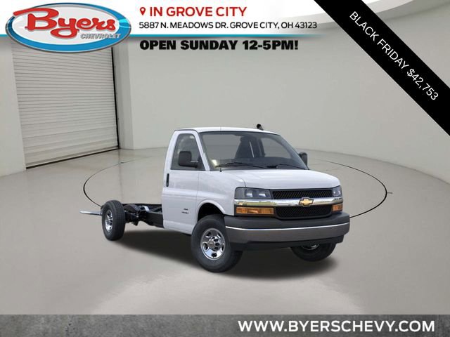 2025 Chevrolet Express Cutaway Base's photo