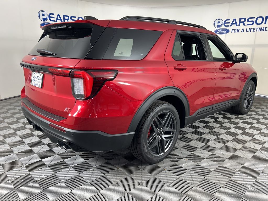 2025 Ford Explorer ST photo 4