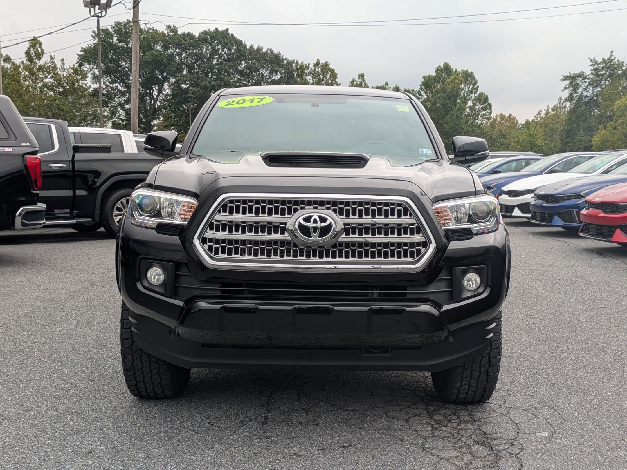 2017 Toyota Tacoma TRD Sport photo 2