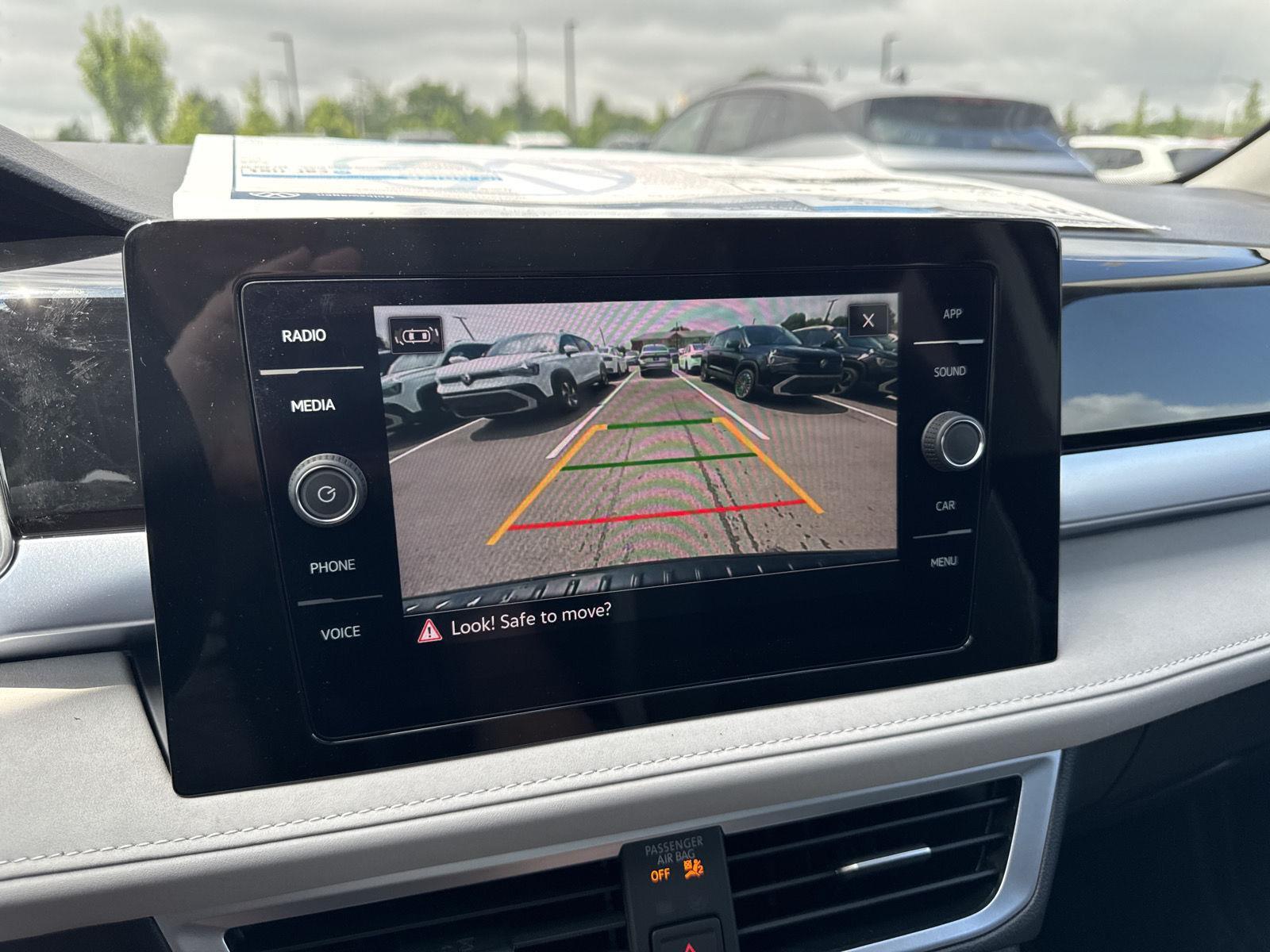 2025 Volkswagen Taos SE photo 19