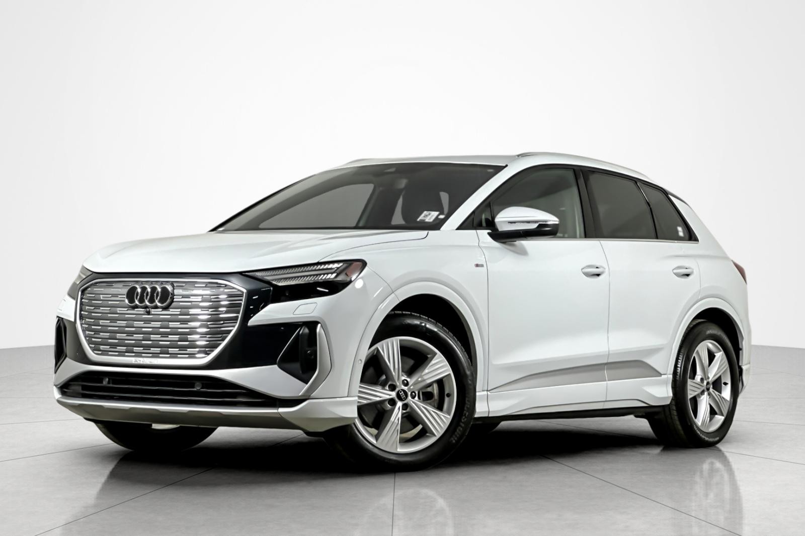 2024 Audi Q4 e-tron Prestige's photo