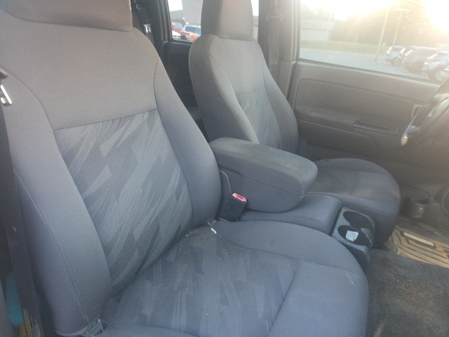 2005 Chevrolet Colorado LS photo 11